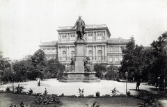 Magyarország, Budapest V., Széchenyi István (Ferenc József) tér, Széchenyi István szobra (Engel József, 1880.), háttérben a Magyar Tudományos Akadémia. A felvétel 1890 után készült. A kép forrását kérjük így adja meg: Fortepan / Budapest Főváros Levéltára. Levéltári jelzet: HU.BFL.XV.19.d.1.08.081, 1900, Budapest Főváros Levéltára / Klösz György fényképei, Klösz György, szobor, neoreneszánsz, Magyar Tudományos Akadémia, Budapest, Széchenyi István-ábrázolás, Friedrich August Stüler-terv, Fortepan #82606