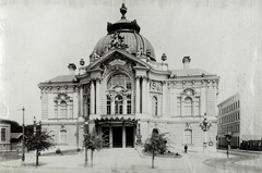 Magyarország, Budapest XIII., Szent István (Lipót) körút, Vígszínház. A felvétel 1896 körül készült. A kép forrását kérjük így adja meg: Fortepan / Budapest Főváros Levéltára. Levéltári jelzet: HU.BFL.XV.19.d.1.08.108, 1900, Budapest Főváros Levéltára / Klösz György fényképei, Klösz György, színház, Fellner és Helmer-terv, Budapest, Ferdinand Fellner Jr.-terv, Hermann Helmer-terv, Fortepan #82633