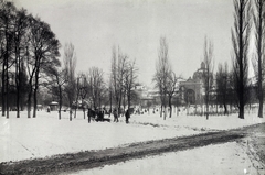 Magyarország, Városliget, Budapest XIV., "A városligeti egykori Iparcsarnok épülete az előtte lévő parkkal - Országos Általános Kiállítás csarnoka (lebontották). A felvétel 1890 után készült." A kép forrását kérjük így adja meg: Fortepan / Budapest Főváros Levéltára. Levéltári jelzet: HU.BFL.XV, 1900, Budapest Főváros Levéltára / Klösz György fényképei, Klösz György, Budapest, Christian Ulrich-terv, Fortepan #82655