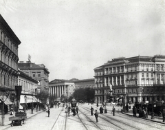 Magyarország, Budapest VIII.,Budapest V., Kálvin tér, háttérben a Magyar Nemzeti Múzeum. A felvétel 1897 után készült. A kép forrását kérjük így adja meg: Fortepan / Budapest Főváros Levéltára. Levéltári jelzet: HU.BFL.XV.19.d.1.08.133, 1900, Budapest Főváros Levéltára / Klösz György fényképei, Klösz György, villamos, múzeum, Budapest, Fortepan #82658