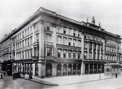 Magyarország, Budapest V., Vörösmarty (Gizella) tér, a Pesti Magyar Kereskedelmi Bank székháza (Gerbeaud-ház). A felvétel 1896 után készült. A kép forrását kérjük így adja meg: Fortepan / Budapest Főváros Levéltára. Levéltári jelzet: HU.BFL.XV.19.d.1.08.144, 1900, Budapest Főváros Levéltára / Klösz György fényképei, Klösz György, Hild József-terv, Budapest, Fortepan #82669