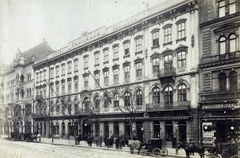 Magyarország, Budapest VIII., Rákóczi (Kerepesi) út 5., Pannónia szálló. A felvétel 1890 után készült. A kép forrását kérjük így adja meg: Fortepan / Budapest Főváros Levéltára. Levéltári jelzet: HU.BFL.XV.19.d.1.08.145, 1900, Budapest Főváros Levéltára / Klösz György fényképei, Klösz György, lovaskocsi, szálloda, Budapest, Fortepan #82670