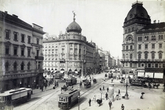 Magyarország, Budapest VIII.,Budapest VII., Nagykörút - Rákóczi út kereszteződés a mai Balha Lujza tér felől nézve. Szemben a Pesti Hazai Első Takarékpénztár Egyesület bérpalotája. A felvétel 1898-ban készült. A kép forrását kérjük így adja meg: Fortepan / Budapest Főváros Levéltára. Levéltári jelzet: HU.BFL.XV.19.d.1.08.146, 1900, Budapest Főváros Levéltára / Klösz György fényképei, Klösz György, forgalom, villamos, Budapest, Fortepan #82671