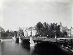 Magyarország, Városliget, Budapest XIV., "Millenniumi kiállítás: A szigetre vezető állandó kőhíd. A felvétel 1896-ban készült." A kép forrását kérjük így adja meg: Fortepan / Budapest Főváros Levéltára. Levéltári jelzet: HU.BFL.XV.19.d.1.09.033, 1900, Budapest Főváros Levéltára / Klösz György fényképei, Klösz György, híd, Budapest, Ezredéves Országos Kiállítás, Fortepan #82707