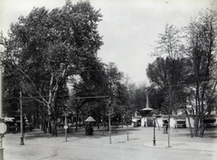 Magyarország, Városliget, Budapest XIV., "Millenniumi kiállítás: Részelt a kiállításból - templom térrel. A felvétel 1896-ban készült." A kép forrását kérjük így adja meg: Fortepan / Budapest Főváros Levéltára. Levéltári jelzet: HU.BFL.XV.19.d.1.09.034, 1900, Budapest Főváros Levéltára / Klösz György fényképei, Klösz György, Budapest, Ezredéves Országos Kiállítás, Fortepan #82708