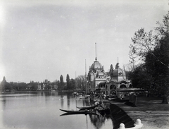 Magyarország, Városliget, Budapest XIV., "Millenniumi kiállítás: Hajók, ladikok, a Folyamhajózási kiállítás kellékei. A felvétel 1896-ban készült." A kép forrását kérjük így adja meg: Fortepan / Budapest Főváros Levéltára. Levéltári jelzet: HU.BFL.XV.19.d.1.09.037, 1900, Budapest Főváros Levéltára / Klösz György fényképei, Klösz György, tó, csónak, Budapest, Ezredéves Országos Kiállítás, Fortepan #82711