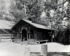 Magyarország, Városliget, Budapest XIV., "Millenniumi kiállítás: Lord és Társa fakereskedők pavilonja. A felvétel 1896-ban készült." A kép forrását kérjük így adja meg: Fortepan / Budapest Főváros Levéltára. Levéltári jelzet: HU.BFL.XV.19.d.1.09.073, 1900, Budapest Főváros Levéltára / Klösz György fényképei, Klösz György, Budapest, Ezredéves Országos Kiállítás, Fortepan #82732