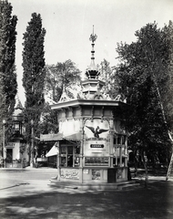 Magyarország, Városliget, Budapest XIV., "Millenniumi kiállítás: Szivarárusító pavilon. A felvétel 1896-ban készült." A kép forrását kérjük így adja meg: Fortepan / Budapest Főváros Levéltára. Levéltári jelzet: HU.BFL.XV.19.d.1.09.082, 1900, Budapest Főváros Levéltára / Klösz György fényképei, Klösz György, trafik, Budapest, Ezredéves Országos Kiállítás, Fortepan #82741