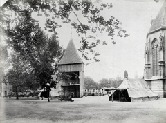 Magyarország, Városliget, Budapest XIV., "Millenniumi kiállítás: Történelmi csoport részlete a gótikus épületegyüttesnél. A felvétel 1896-ban készült." A kép forrását kérjük így adja meg: Fortepan / Budapest Főváros Levéltára. Levéltári jelzet: HU.BFL.XV.19.d.1.09.111, 1900, Budapest Főváros Levéltára / Klösz György fényképei, Klösz György, sátor, mérmű, Budapest, Ezredéves Országos Kiállítás, Fortepan #82769