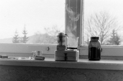 Camping 2 személyes kávéfőző, spiritusz tablettával., 1970, Fortepan, window, interior, glass, coffee maker, Fortepan #8277