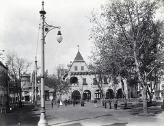 Magyarország, Városliget, Budapest XIV., "Millenniumi kiállítás: Az Ős-Budavára mulatókomplexum Nagykávéháza térrel. A felvétel 1896-ban készült." A kép forrását kérjük így adja meg: Fortepan / Budapest Főváros Levéltára. Levéltári jelzet: HU.BFL.XV.19.d.1.09.116, 1900, Budapest Főváros Levéltára / Klösz György fényképei, Klösz György, lámpaoszlop, kávéház, Budapest, Ezredéves Országos Kiállítás, Fortepan #82774