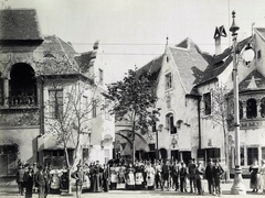 Magyarország, Városliget, Budapest XIV., "Millenniumi kiállítás: Az Ős-Budavár Hárem épülete előtti tér. A felvétel 1896-ban készült." A kép forrását kérjük így adja meg: Fortepan / Budapest Főváros Levéltára. Levéltári jelzet: HU.BFL.XV.19.d.1.09.127, 1900, Budapest Főváros Levéltára / Klösz György fényképei, Klösz György, Budapest, Ezredéves Országos Kiállítás, Fortepan #82784