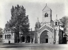 Magyarország, Városliget, Budapest XIV., a millenniumi kiállításra épített történelmi főcsoport román kori épületegyüttese, Jáki kápolna. A felvétel 1896-ban készült. A kép forrását kérjük így adja meg: Fortepan / Budapest Főváros Levéltára. Levéltári jelzet: HU.BFL.XV.19.d.1.09.157, 1900, Budapest Főváros Levéltára / Klösz György fényképei, Klösz György, Budapest, Ezredéves Országos Kiállítás, Fortepan #82809