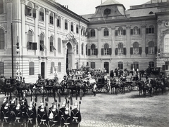 Magyarország, budai Vár, Budapest I., "Millenniumi kiállítás: A Szent Korona átvitele a Zsigmond kápolna feletti koronateremből a Mátyás templomba (1896.06.08-án átvitték a Mátyás templomból az Országházba). A felvétel 1896. június 5-én készült." A kép forrását kérjük így adja meg: Fortepan / Budapest Főváros Levéltára. Levéltári jelzet: HU.BFL.XV.19.d.1.09.169, 1900, Budapest Főváros Levéltára / Klösz György fényképei, Klösz György, Budapest, Ezredéves Országos Kiállítás, Fortepan #82817