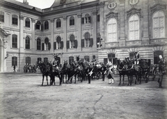 Magyarország, budai Vár, Budapest I., "Millenniumi kiállítás: A Szent Korona átvitele a Zsigmond kápolna feletti koronateremből a Mátyás templomba. A felvétel 1896. június 5-én készült." A kép forrását kérjük így adja meg: Fortepan / Budapest Főváros Levéltára. Levéltári jelzet: HU.BFL.XV.19.d.1.09.170, 1900, Budapest Főváros Levéltára / Klösz György fényképei, Klösz György, Budapest, Ezredéves Országos Kiállítás, Fortepan #82818