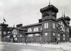 Magyarország, Városliget, Budapest XIV., "Millenniumi kiállítás: A Közlekedésügyi csarnokhoz kapcsolódó Járművek csarnoka. A felvétel 1896-ban készült." A kép forrását kérjük így adja meg: Fortepan / Budapest Főváros Levéltára. Levéltári jelzet: HU.BFL.XV.19.d.1.09.192, 1900, Budapest Főváros Levéltára / Klösz György fényképei, Klösz György, Budapest, Ezredéves Országos Kiállítás, Fortepan #82840