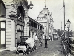 Magyarország, Városliget, Budapest XIV., "Millenniumi kiállítás: A folyamhajózás és szabályozás kiállítása a budapesti korcsolyázó-egylet palotájában. A felvétel 1896-ban készült." A kép forrását kérjük így adja meg: Fortepan / Budapest Főváros Levéltára. Levéltári jelzet: HU.BFL.XV.19.d.1.09.197, 1900, Budapest Főváros Levéltára / Klösz György fényképei, Klösz György, lámpaoszlop, Budapest, Ezredéves Országos Kiállítás, Fortepan #82845