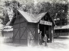 Magyarország, Városliget, Budapest XIV., "Millenniumi kiállítás: Ruhatári pavilon. A felvétel 1896-ban készült." A kép forrását kérjük így adja meg: Fortepan / Budapest Főváros Levéltára. Levéltári jelzet: HU.BFL.XV.19.d.1.09.199, 1900, Budapest Főváros Levéltára / Klösz György fényképei, Klösz György, ruhatár, Budapest, Ezredéves Országos Kiállítás, Fortepan #82847