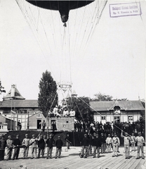 Magyarország, Városliget, Budapest XIV., Millenniumi kiállítás: katonai léghajó. A felvétel 1896-ban készült. A kép forrását kérjük így adja meg: Fortepan / Budapest Főváros Levéltára. Levéltári jelzet: HU.BFL.XV.19.d.1.10.014, 1900, Budapest Főváros Levéltára / Klösz György fényképei, Klösz György, léggömb, hőlégballon, Budapest, Ezredéves Országos Kiállítás, Fortepan #82863