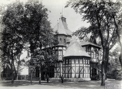 Magyarország, Városliget, Budapest XIV., "Millenniumi kiállítás: Széchenyi-szigeten lévő Ős foglalkozások pavilonja. A felvétel 1896-ban készült." A kép forrását kérjük így adja meg: Fortepan / Budapest Főváros Levéltára. Levéltári jelzet: HU.BFL.XV.19.d.1.10.015, 1900, Budapest Főváros Levéltára / Klösz György fényképei, Klösz György, Budapest, Ezredéves Országos Kiállítás, Fortepan #82864