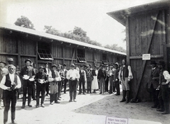 Magyarország, Budapest XIV., Gizella út, a Millenniumi kiállítás látogatóinak elszállásolására épült barakktelep. A felvétel 1896-ban készült. A kép forrását kérjük így adja meg: Fortepan / Budapest Főváros Levéltára. Levéltári jelzet: HU.BFL.XV.19.d.1.10.021, 1900, Budapest Főváros Levéltára / Klösz György fényképei, Klösz György, Budapest, Ezredéves Országos Kiállítás, Fortepan #82870