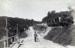 Magyarország, Budapest XII., Fogaskerekű a Karthauzi utca és az Evetke utca találkozásánál. A felvétel 1896-ban készült. A kép forrását kérjük így adja meg: Fortepan / Budapest Főváros Levéltára. Levéltári jelzet: HU.BFL.XV.19.d.1.08.092, 1900, Budapest Főváros Levéltára / Klösz György fényképei, Klösz György, fogaskerekű vasút, Budapest, Fortepan #82931