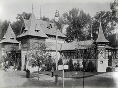 Magyarország, Városliget, Budapest XIV., Millenniumi kiállítás: a Magyar Királyi Dohányjövedék termékeinek pavilonja. A felvétel 1896-ban készült. A kép forrását kérjük így adja meg: Fortepan / Budapest Főváros Levéltára. Levéltári jelzet: HU.BFL.XV.19.d.1.10.128, 1900, Budapest Főváros Levéltára / Klösz György fényképei, Klösz György, Budapest, Ezredéves Országos Kiállítás, Fortepan #82962