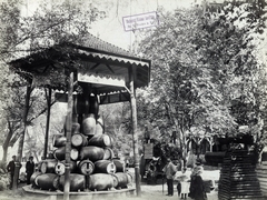 Magyarország, Városliget, Budapest XIV., "Millenniumi kiállítás: S. H. Gutmann-féle tölgyfahordók Szlavóniából. A felvétel 1896-ban készült." A kép forrását kérjük így adja meg: Fortepan / Budapest Főváros Levéltára. Levéltári jelzet: HU.BFL.XV.19.d.1.10.240, 1900, Budapest Főváros Levéltára / Klösz György fényképei, Klösz György, hordó, Budapest, Ezredéves Országos Kiállítás, gyűjtemény, Fortepan #83074