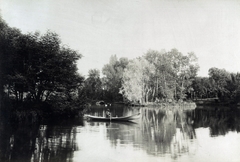 Magyarország, Vácrátót, Vigyázó Sándor gróf kastélyának parkja. A felvétel 1895-1899 között készült. A kép forrását kérjük így adja meg: Fortepan / Budapest Főváros Levéltára. Levéltári jelzet: HU.BFL.XV.19.d.1.11.106, 1900, Budapest Főváros Levéltára / Klösz György fényképei, Klösz György, tó, ladik, Fortepan #83198