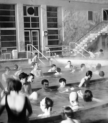 Hungary, Hajdúszoboszló, gyógymedence., 1969, Fortepan, watch, bathing, genre painting, bathing caps, thermal bath, pool stairs, Fortepan #8327