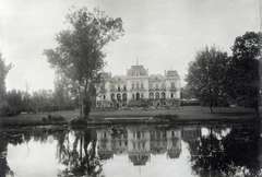 Magyarország, Tóalmás, Beretvás Endre kastélya (Andrássy-kastély), a park felől nézve. A felvétel 1895-1899 között készült. A kép forrását kérjük így adja meg: Fortepan / Budapest Főváros Levéltára. Levéltári jelzet: HU.BFL.XV.19.d.1.12.048, 1900, Budapest Főváros Levéltára / Klösz György fényképei, Klösz György, kastély, tükröződés, tó, Fortepan #83352