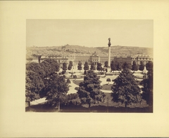 Germany, Stuttgart, "Georg Friedrich Brandseph német fotográfus felvétele Stuttgartról: az Új Kastély (Neuenschloss) és a Kastély tér (Schlossplatz)." A kép forrását kérjük így adja meg: Fortepan / Budapest Főváros Levéltára. Levéltári jelzet: HU.BFL.XV.19.d.1.22.010, 1900, Budapest Főváros Levéltára / Georg Friedrich Brandseph, Georg Friedrich Brandseph, fountain, sculpture, monument, Baroque-style, palace, Obelisk, pillar, Johann Michael Knapp-design, Leopoldo Retti-design, Philippe de La Guêpière-design, Reinhard Ferdinand Heinrich Fischer-design, Nikolaus Friedrich von Thouret-design, Concordia-portrayal, Ludwig von Hofer-design, Fortepan #83578