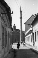 Magyarország, Eger, Minaret a Torony utcából nézve, háttérben a Szent Sebestyén vértanú templom (volt Irgalmasok temploma)., 1940, Ebner, mecset, Fortepan #83605