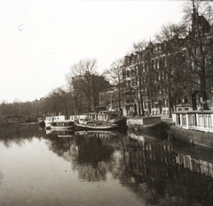 Hollandia, Amszterdam, Singel csatorna a Leidseplein felől nézve, jobbra középen a Bellevue Színház., 1923, Ebner, hajó, utcakép, csatorna, úszóház, Fortepan #83671