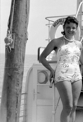 Hungary,Lake Balaton, Kisfaludy gőzüzemű csavaros személyhajó., 1955, Fortepan, bathing suit, smile, lifebelt, Kisfaludy ship, hairy armpit, Fortepan #8368