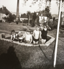 Hungary, Budapest XII., a felvétel a Tóth Lőrinc utca - Ügyész utca - Istenhegyi út határolta területen készült., 1930, Ebner, kids, sandpit, toy, bucket, Budapest, Fortepan #83699