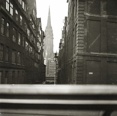 Németország, Hamburg, Nikolaifleet, a túlparton a Szent Miklós-templom (Hauptkirche St. Nikolai) tornya látszik. A felvétel a Katharinenbrücke-ről készült., 1937, Ebner, templom, Fortepan #83842