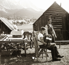 Ausztria, Ramsau am Dachstein, 1937, Ebner, kutya, ló, szekér, tangóharmonika, faház, majom, Fortepan #83934