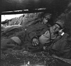 1914, Lőw Miklós, First World War, relaxation, soldier, cloak, Fortepan #84084