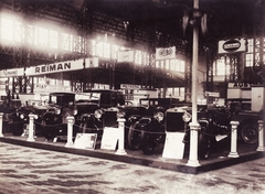 Magyarország, Városliget, Budapest XIV., Iparcsarnok, az első önálló magyar automobilkiállítás. Reiman Gyula standja., 1925, Négyesi Pál, Minerva-márka, Fiat-márka, Renault-márka, kiállítás, Delage-márka, Rolls-Royce-márka, Budapest, Oakland-márka, Pirelli-márka, Reiman Gyula, Kölber Kocsigyár, Fortepan #84244