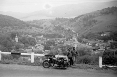 Magyarország, Jósvafő, a község látképe a Jósvafő-Aggtelek országútról., 1965, Morvay Kinga, Morvay Lajos, szovjet gyártmány, IZS-márka, oldalkocsis motorkerékpár, Fortepan #84335