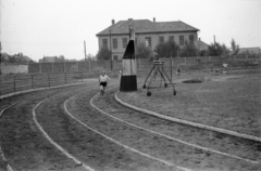 Magyarország, Szolnok, Mátyás király úti sporttelep., 1959, Morvay Kinga, Morvay Lajos, sportpálya, futás, Fortepan #84387