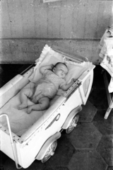 1946, Morvay Kinga, Morvay Lajos, baby carriage, newborn, sleeping, Fortepan #84388