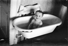 1946, Morvay Kinga, Morvay Lajos, smile, newborn, bathtub, toddler bathing, Fortepan #84459