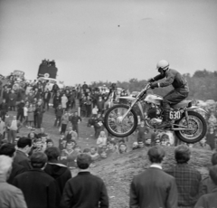 Hungary, Budaörs, Magyarország,
Budaörs
Farkashegy, motocross verseny. 630-as rajtszámmal Simon Ferenc., 1969, MHSZ, motorcycle, Hungarian brand, competition, motorcycle race, motorcycle jump, motocross, Fortepan #84560