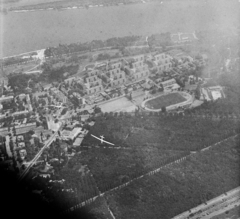 Magyarország, Dunaújváros, légifotó a Barátság városrész és a városi stadion környékéről., 1980, MHSZ, légi felvétel, repülőgép, vitorlázó repülőgép, Fortepan #84578