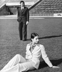 Hungary, Népstadion, Budapest XIV., a montreáli olimpiai játékokon szereplő magyar csapat formaruhájának bemutatója. Dombrády Éva és Boross Ferenc manökenek., 1976, Magyar Hírek folyóirat, Budapest, stadium, fashion photo, Fortepan #84649