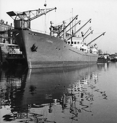 Hungary, Csepeli Szabadkikötő, Budapest XXI., a "Csepel" Duna-tengerjáró., 1976, Magyar Hírek folyóirat, ship, crane, port, Caribi/Aret/Hala/Aref/Vittoria/Csepel ship, Budapest, Fortepan #84704