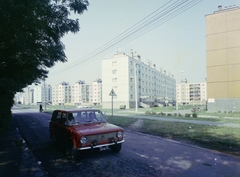 Magyarország, Békéscsaba, Lencsési út., 1976, Kádas Tibor, színes, szovjet gyártmány, útjelző tábla, panelház, Lada-márka, automobil, rendszám, VAZ 2102, Fortepan #84848