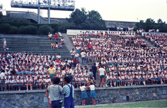 Ukrajna, Krim félsziget, Hurzuf, Artyek úttörőtábor., 1986, Györgyi Dóra, Szovjetunió, színes, tribün, stadion, Úttörőtábor, Fortepan #84906